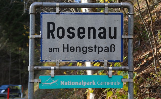 Wanderer abgestürzt: Einsatzkräfte bei Personenrettung in Rosenau am Hengstpaß im Einsatz