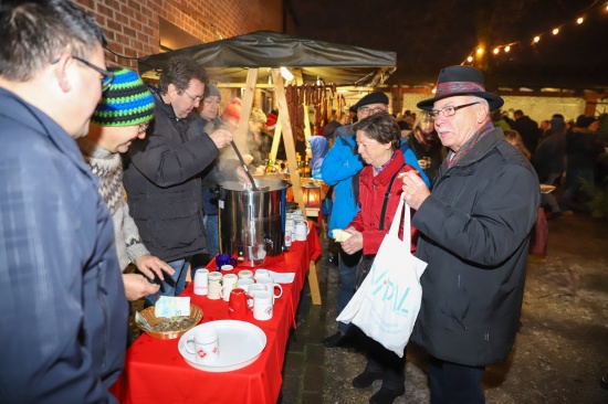 Segnung der Adventkränze und großer Adventmarkt in Wels-Pernau | Foto: laumat.at/Matthias Lauber Segnung der Adventkränze und großer Adventmarkt in Wels-Pernau