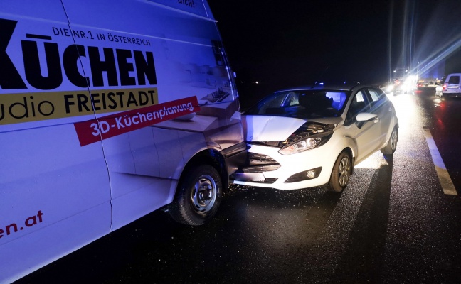 Drei Fahrzeuge bei Auffahrunfall in Freistadt beteiligt
