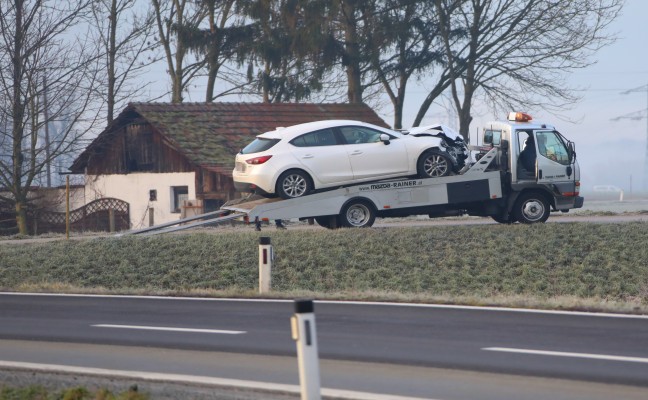 Aufräumarbeiten nach Verkehrsunfall in Holzhausen