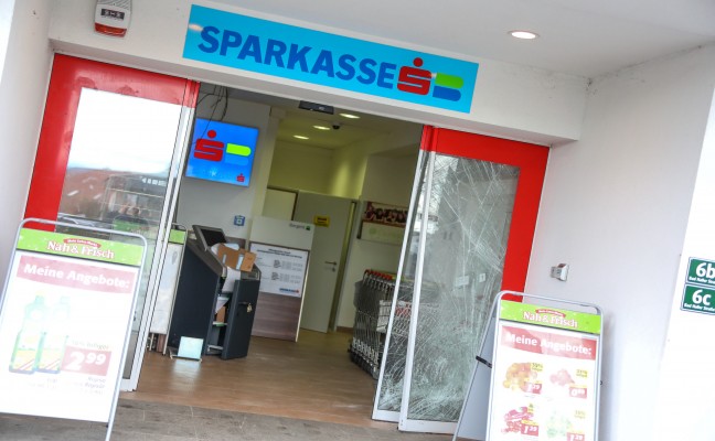 Bankomat aus Foyer eines Nahversorgungszentrums in Waldneukirchen gestohlen
