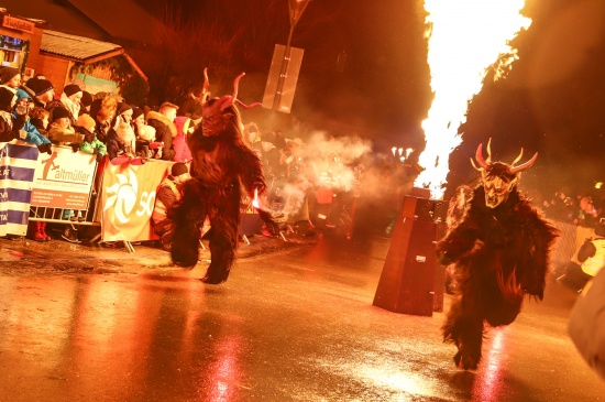 Traditioneller Perchtenkehraus lockte viele Besucherinnen und Besucher nach Schleißheim | Foto: laumat.at/Matthias Lauber Traditioneller Perchtenkehraus lockte viele Besucherinnen und Besucher nach Schleißheim