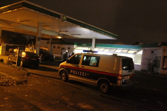 Bewaffneter Raubüberfall auf Tankstelle in Wels