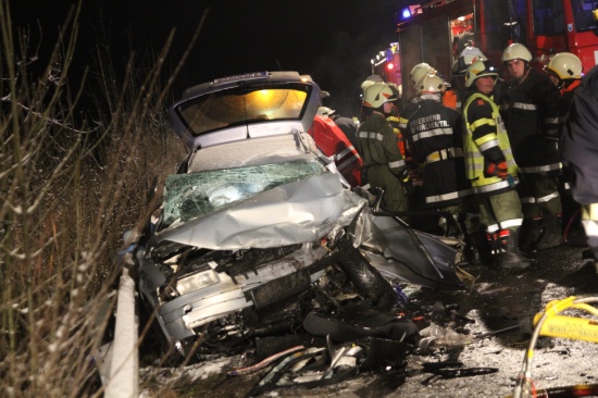 Drei Verletzte bei schwerem Verkehrsunfall in Taufkirchen an der Trattnach