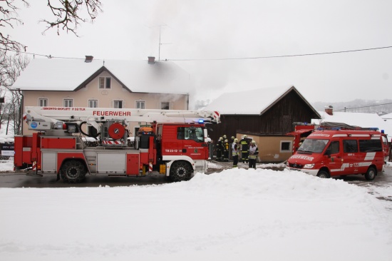 Feuerwehren bei ausgedehntem Kaminbrand in Kremsmünster im Einsatz