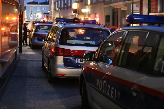 Polizeieinsatz nach Schlägerei auf dem Martin-Luther-Platz in der Welser Innenstadt