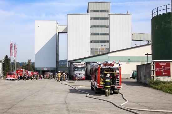 Sechs Feuerwehren bei Brand einer Filteranlage in Aschach an der Donau im Einsatz