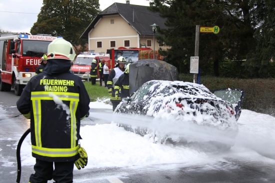 Feuerwehr bei PKW-Brand auf der Innviertler Straße in Krenglbach im Einsatz