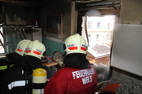Wohnungsbrand in Welser Mehrparteienhaus