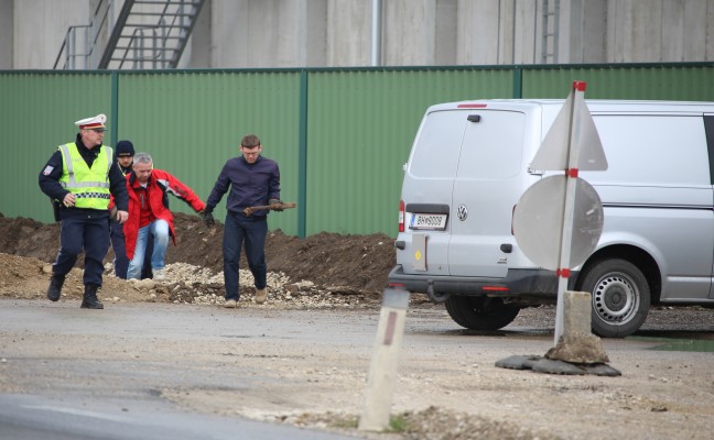 Einsatz des Entminungsdienstes auf Straßenbaustelle in Edt bei Lambach