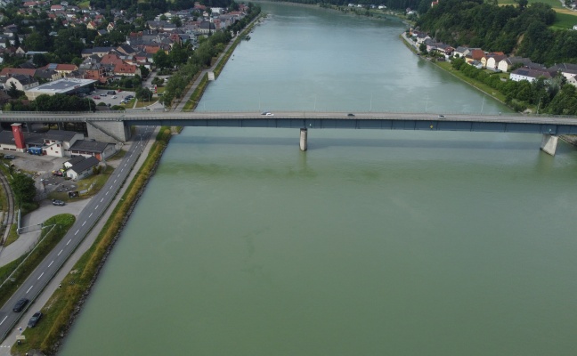 Personenrettung in Aschach an der Donau: Sprung von der Donaubrücke löste größeren Einsatz aus