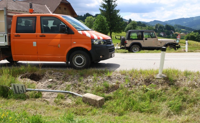 Drei Feuerwehren zu schwerem Verkehrsunfall nach Altmünster alarmiert