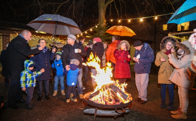 Adventkranzsegnung und Adventmarkt in der Pfarre Wels-St.Josef
