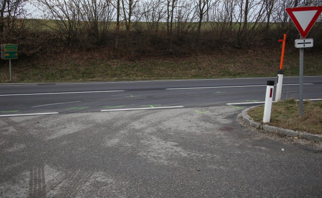 Radfahrerin bei Verkehrsunfall in Kallham schwer verletzt