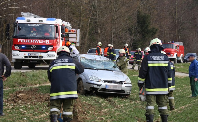 Ein Verletzter bei Überschlag mit Fahrzeug in Sipbachzell