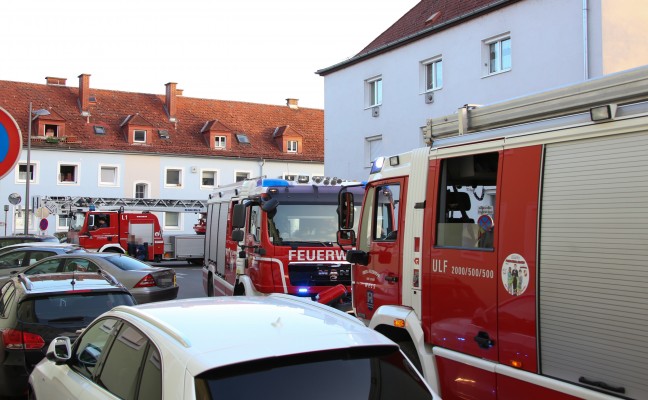 Feuerwehr bei Brandverdacht in Wels-Vogelweide im Einsatz