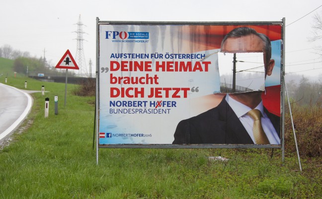 Bundespräsidentschaftskandidat Norbert Hofer (FPÖ) aus Wahlplakaten gesägt