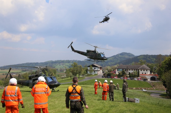 Spannende Weiterbildung der Feuerwehr-Flughelfer in Gschwandt | Foto: laumat.at/Matthias Lauber Spannende Weiterbildung der Feuerwehr-Flughelfer in Gschwandt