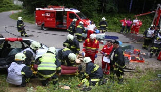 Feuerwehr und Rotes Kreuz übten in Sattledt gemeinsam für den Ernstfall | Foto: laumat.at/Matthias Lauber Feuerwehr und Rotes Kreuz übten in Sattledt gemeinsam für den Ernstfall