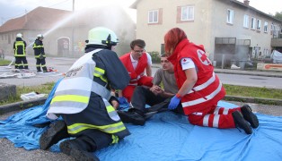 Szenarien eines schweren Arbeitsunfalls in Krenglbach beübt | Foto: laumat.at/Matthias Lauber Szenarien eines schweren Arbeitsunfalls in Krenglbach beübt
