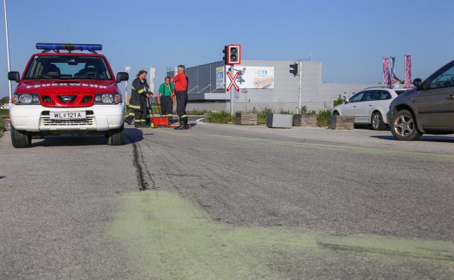 Drei Feuerwehren bei kilometerlanger Ölspur in Wels-Land im Einsatz