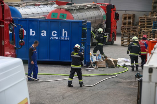 Containerbrand in Wels-Vogelweide sorgt für Einsatz der Feuerwehr