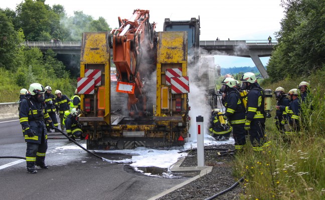 Drei Feuerwehren bei LKW-Brand auf der Innkreisautobahn in Pichl bei Wels im Einsatz
