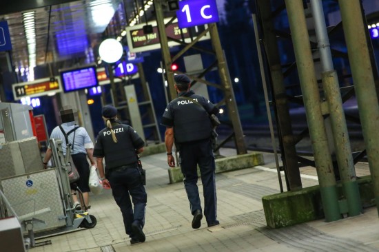 Sicherheitsmaßnahmen der Polizei nach angedeuteter Drohung am Welser Bahnhof