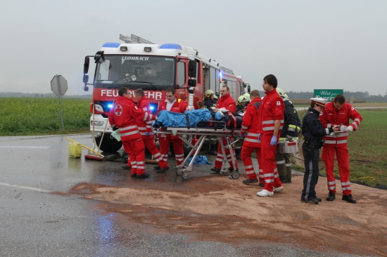Schwerer Verkehrsunfall mit eingeklemmter Person in Sipbachzell