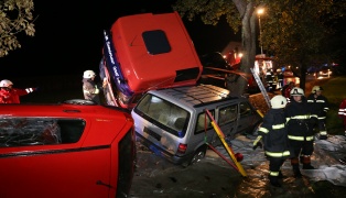 Spannend gestaltetes Unfallszenario bei Einsatzübung in Sattledt | Foto: laumat.at/Matthias Lauber Spannend gestaltetes Unfallszenario bei Einsatzübung in Sattledt