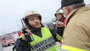 Große Einsatzübung der Feuerwehr bei Eventausstatter in Pichl bei Wels | Foto: laumat.at/Matthias Lauber Große Einsatzübung der Feuerwehr bei Eventausstatter in Pichl bei Wels
