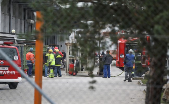 Containerbrand nach Bauarbeiten auf Betriebsgelände in Wels-Pernau