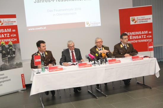 Oberösterreichs Feuerwehren absolvierten im Jahr 2016 53.456 Einsätze | Foto: laumat.at/Matthias Lauber Oberösterreichs Feuerwehren absolvierten im Jahr 2016 53.456 Einsätze