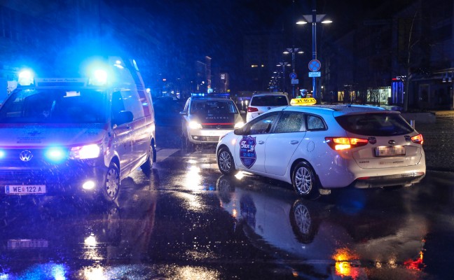 Fußgänger in Wels-Innenstadt von Taxi erfasst und schwer verletzt