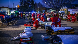 Hunderte Einsatzkräfte beteiligten sich an spektakulärer Großübung in Offenhausen | Foto: laumat.at/Matthias Lauber Hunderte Einsatzkräfte beteiligten sich an spektakulärer Großübung in Offenhausen
