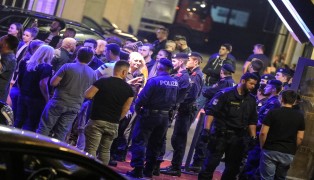 Schließung einer Disco nach Kontrolle sorgt für Großeinsatz der Polizei | Foto: laumat.at/Matthias Lauber Schließung einer Disco nach Kontrolle sorgt für Großeinsatz der Polizei