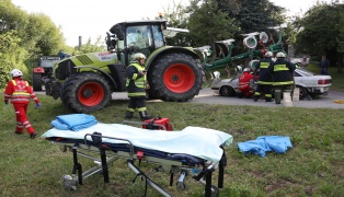Einsatzübung mit schwieriger Unfallsituation in Pichl bei Wels | Foto: laumat.at/Matthias Lauber Einsatzübung mit schwieriger Unfallsituation in Pichl bei Wels