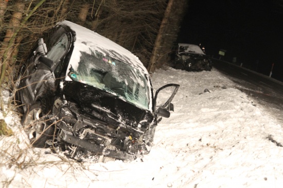 Schwerer Verkehrsunfall in einem Waldstück in Pettenbach