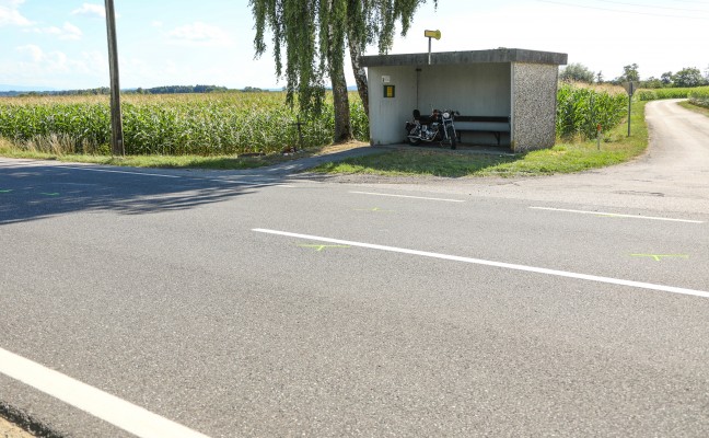 Motorradfahrer bei Unfall mit Traktor in Bruck-Waasen schwer verletzt