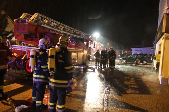 Acht Verletzte bei Brand im Keller eines Mehrparteienhauses