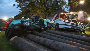 Spektakuläre Übung der Einsatzkräfte von Feuerwehr und Rotem Kreuz in Kremsmünster | Foto: laumat.at/Matthias Lauber Spektakuläre Übung der Einsatzkräfte von Feuerwehr und Rotem Kreuz in Kremsmünster