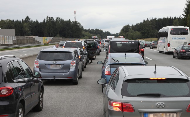 Notarzthubschrauber bei Verkehrsunfall auf der Westautobahn in Sipbachzell im Einsatz