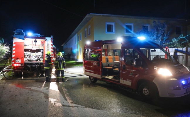 Drei Feuerwehren bei Brand in einem stillgelegten Vierkanthof in Piberbach im Einsatz