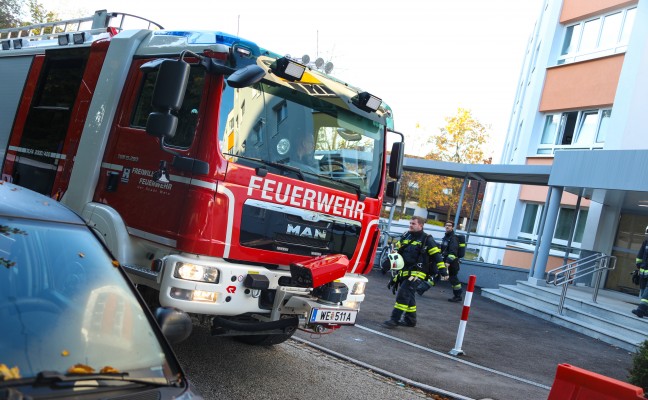 Feuerwehr bei Brandverdacht durch optische Täuschung in Wels-Pernau im Einsatz
