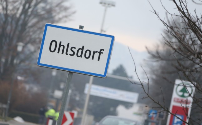 Person in einem Wohnhaus in Ohlsdorf in Kellerschacht gestürzt