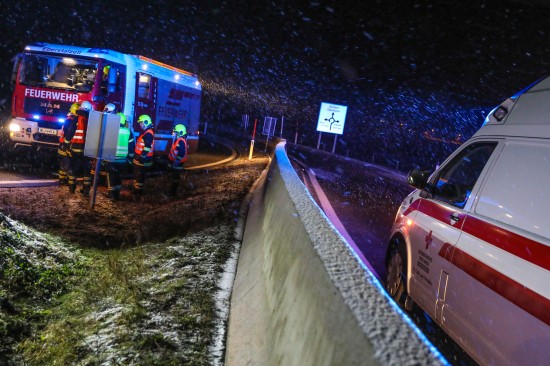 Autolenker bei Verkehrsunfall auf der Westautobahn in Eberstalzell leicht verletzt