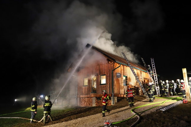 Brand einer Jagdhütte in Molln sorgt für Großeinsatz
