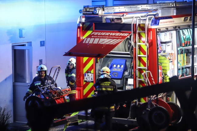 Lichtschacht als Aschenbecher zweckentfremdet - Kleinbrand in Thalheim bei Wels