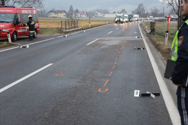 Kollision zwischen zwei Autos auf der Innviertler Straße bei Taufkirchen an der Trattnach