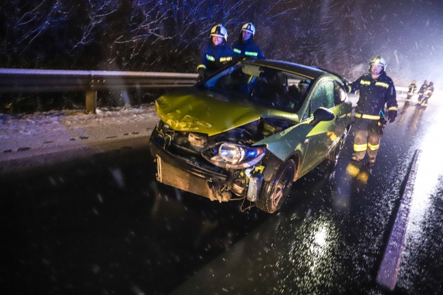 Verkehrsunfall bei winterlichen Straßenverhältnissen in Sattledt endet glimpflich